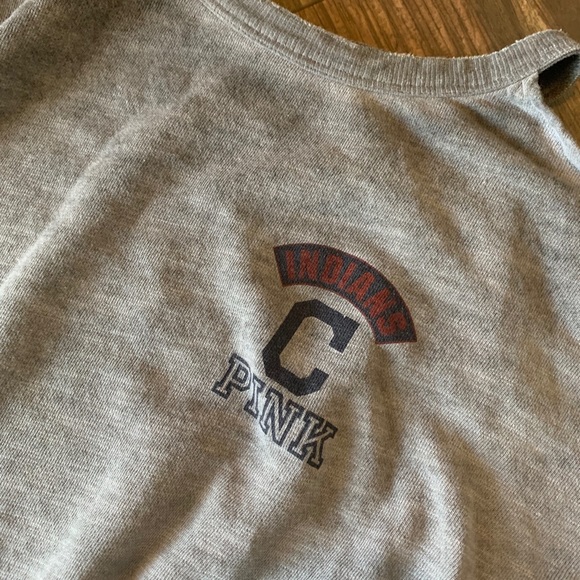 VS Cold shoulder crop sweatshirt - Picture 2 of 3